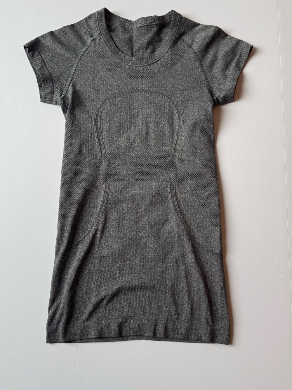 Lululemon Swiftly Tech Short Sleeve Crew
Heathered Slate size 2